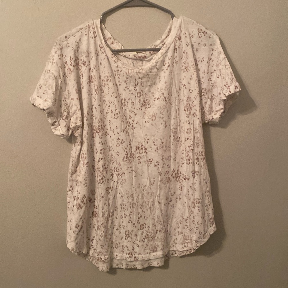 24/7 by Maurices Gold Offwhite Leopard Cheetah Print T-Shirt Cuff [Size: XL]